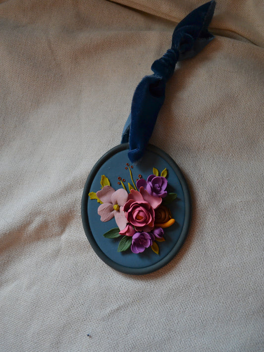 Midi Oval Wallflower