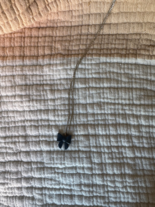 Bow Necklace Silver
