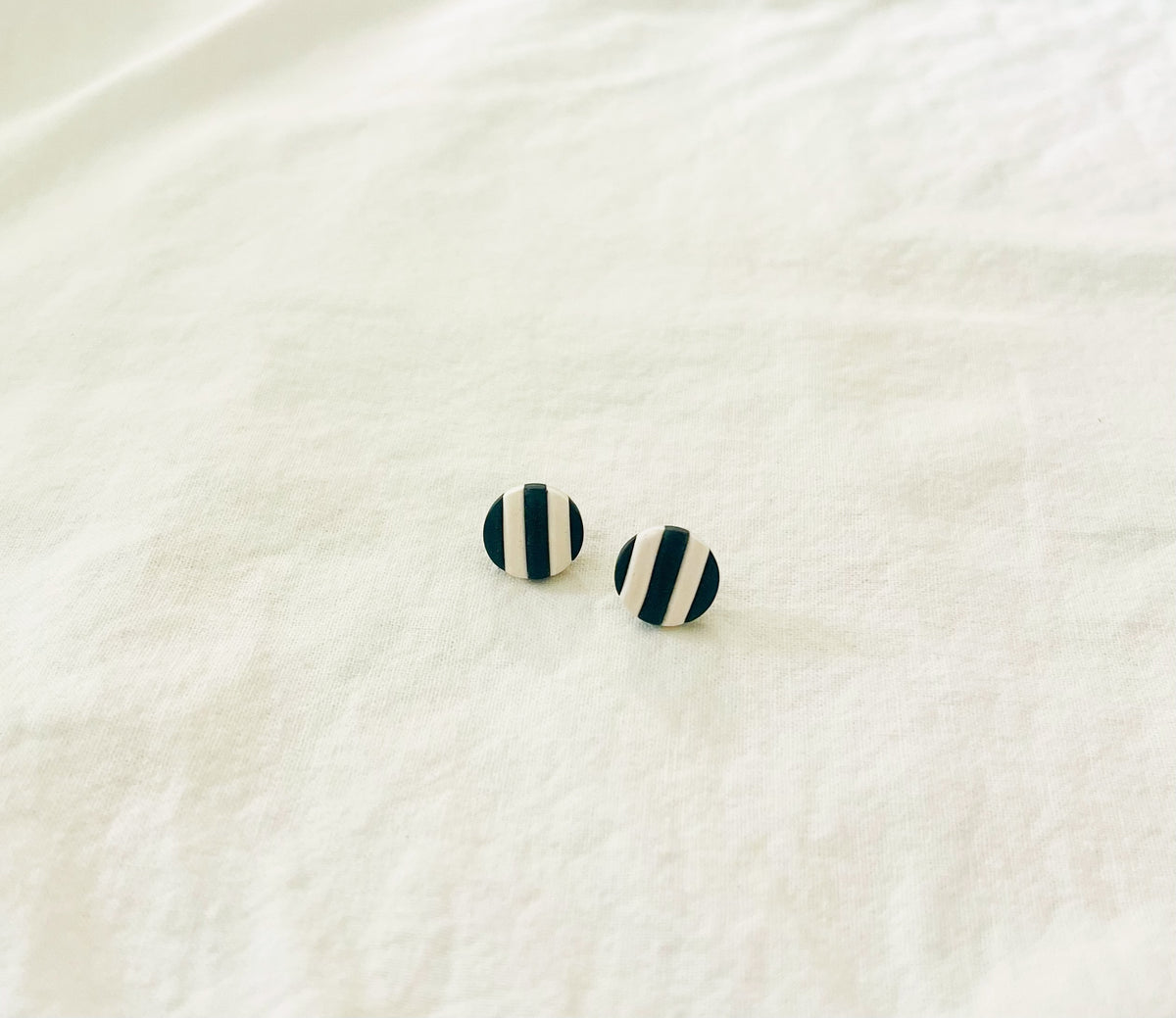 Black and White Billie Studs